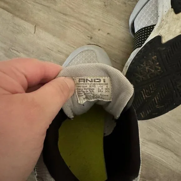Boys AND1 Basketball Sneakers, Size 6 - Picture 5 of 5